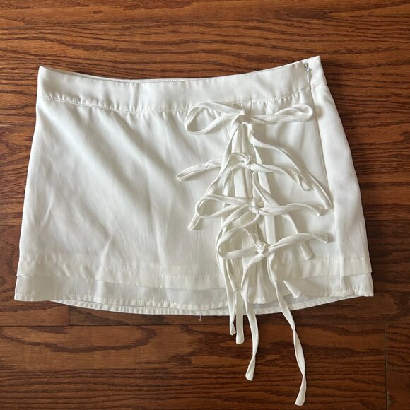 White Rayon Bow Tie Front Mini Skirt Skort Size XS Built in Shorts - Picture 7 of 7